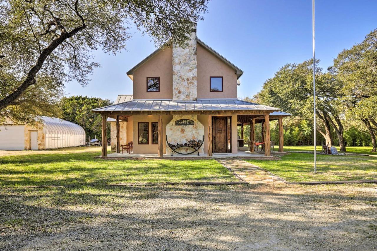 Riverfront Blanco Home With Shaded Porch And Hot Tub Εξωτερικό φωτογραφία