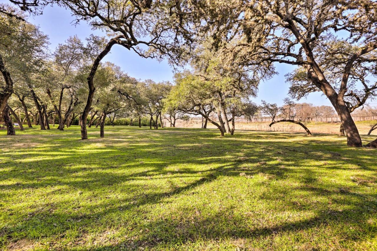 Riverfront Blanco Home With Shaded Porch And Hot Tub Εξωτερικό φωτογραφία